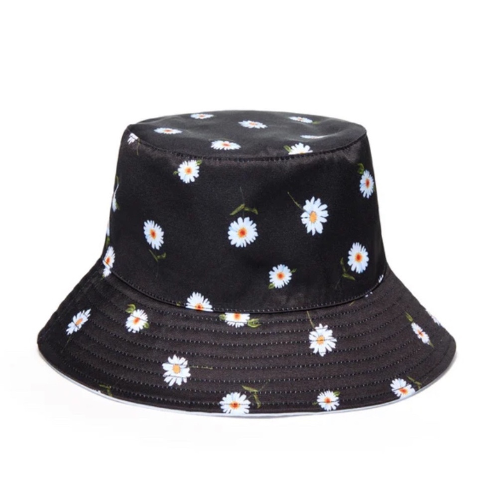 Alice & Olivia X Fabfitfun Reversible Bucket Hat